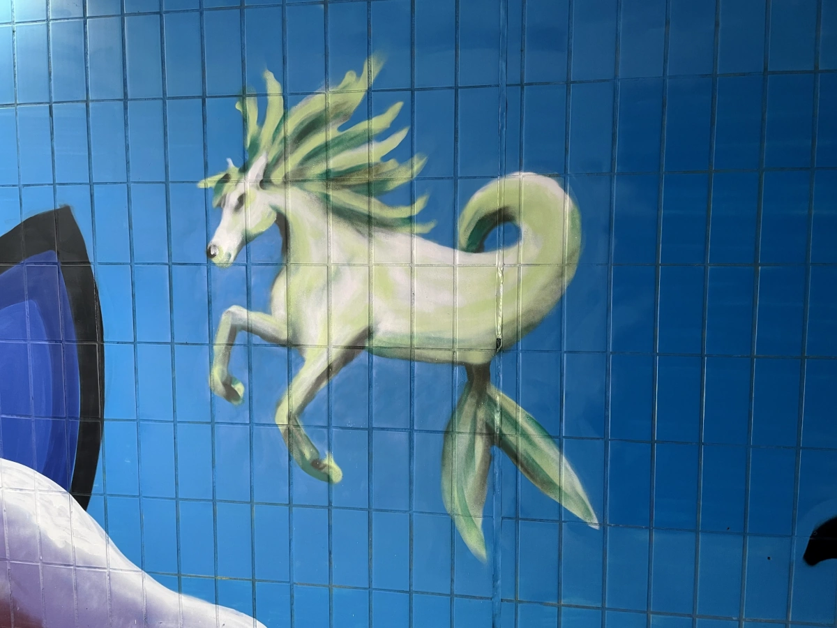 Grafiti de caballo acuático en la estación de Altbach