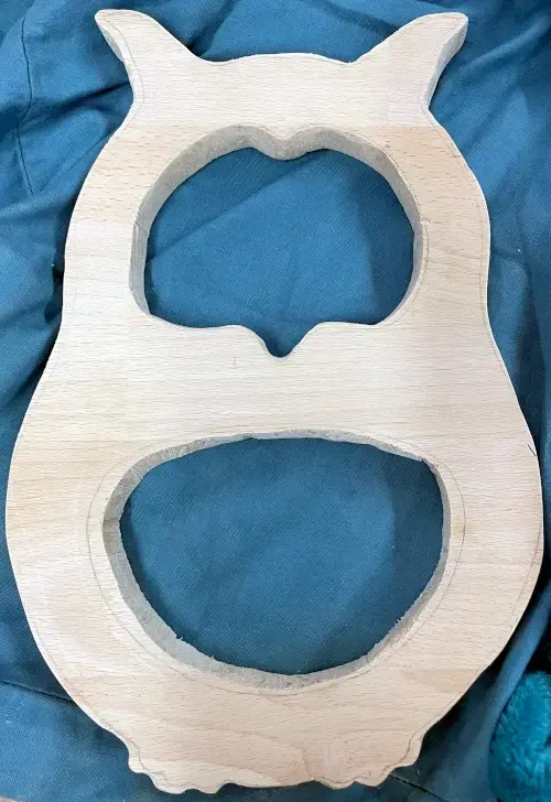 Tablón de roble con la forma recortada